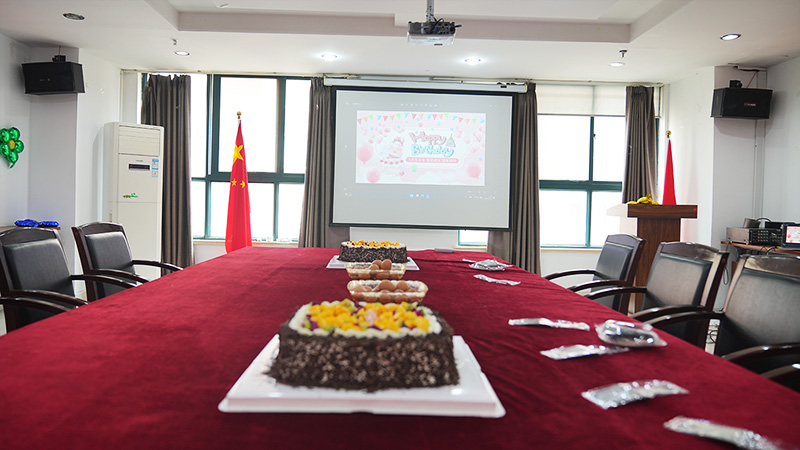以报答本：腾博tengbo锅炉照常进行5月份员工生日会，，，，，诠释企业温馨文化！